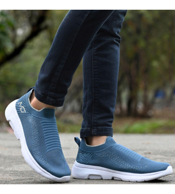 stylish walking wear flying knitt sports shoes for men Blue